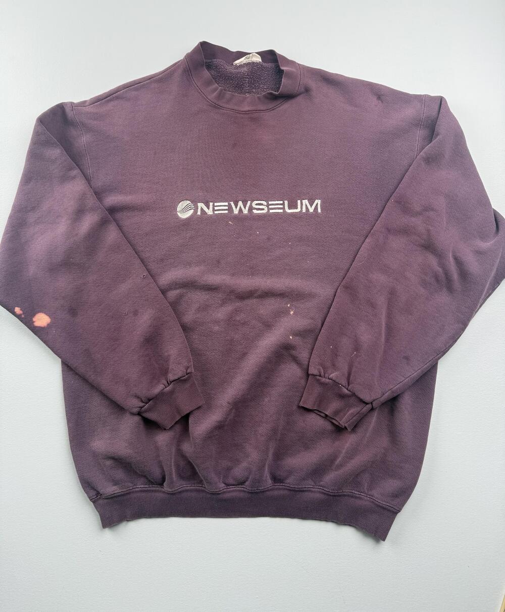Vintage Nutex Sweatshirt Mens Large Purple Fleece Newseum Logo Graphic USA